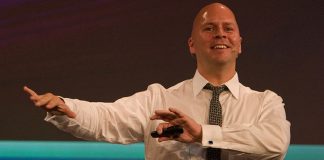 Derek Sivers, a clown who founded 3 major startups Derek Sivers